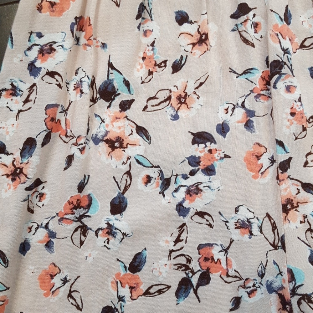 Flower Patterned Romper - Picture 2 of 3